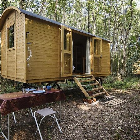 Lovely 2-Bed Shepherds Hut In A Forest Sougeres-en-Puisaye Exteriér fotografie