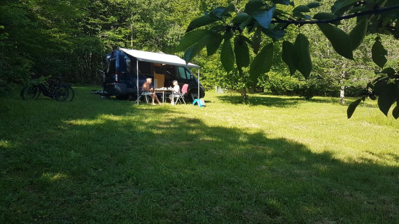 Lovely 2-Bed Shepherds Hut In A Forest Sougeres-en-Puisaye Exteriér fotografie