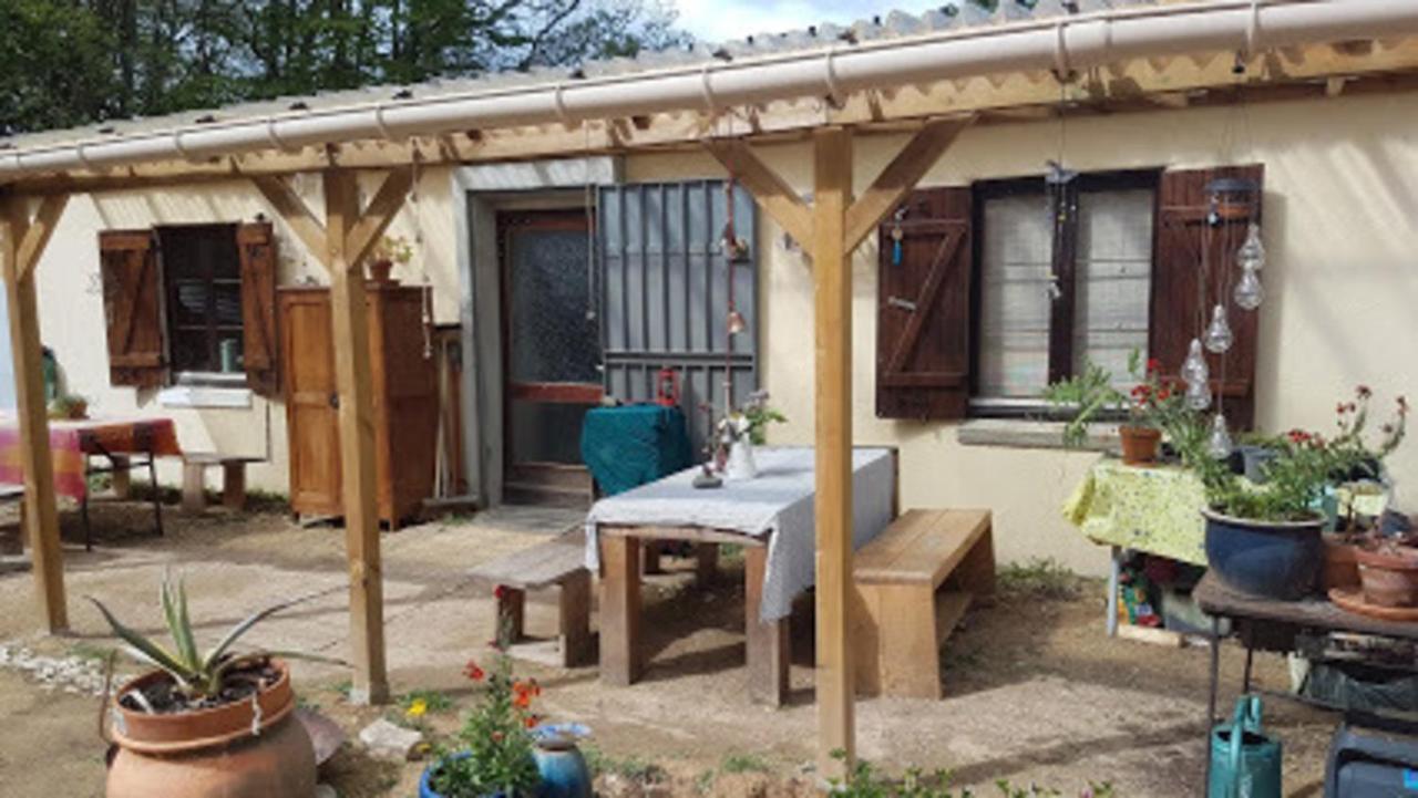 Lovely 2-Bed Shepherds Hut In A Forest Sougeres-en-Puisaye Exteriér fotografie