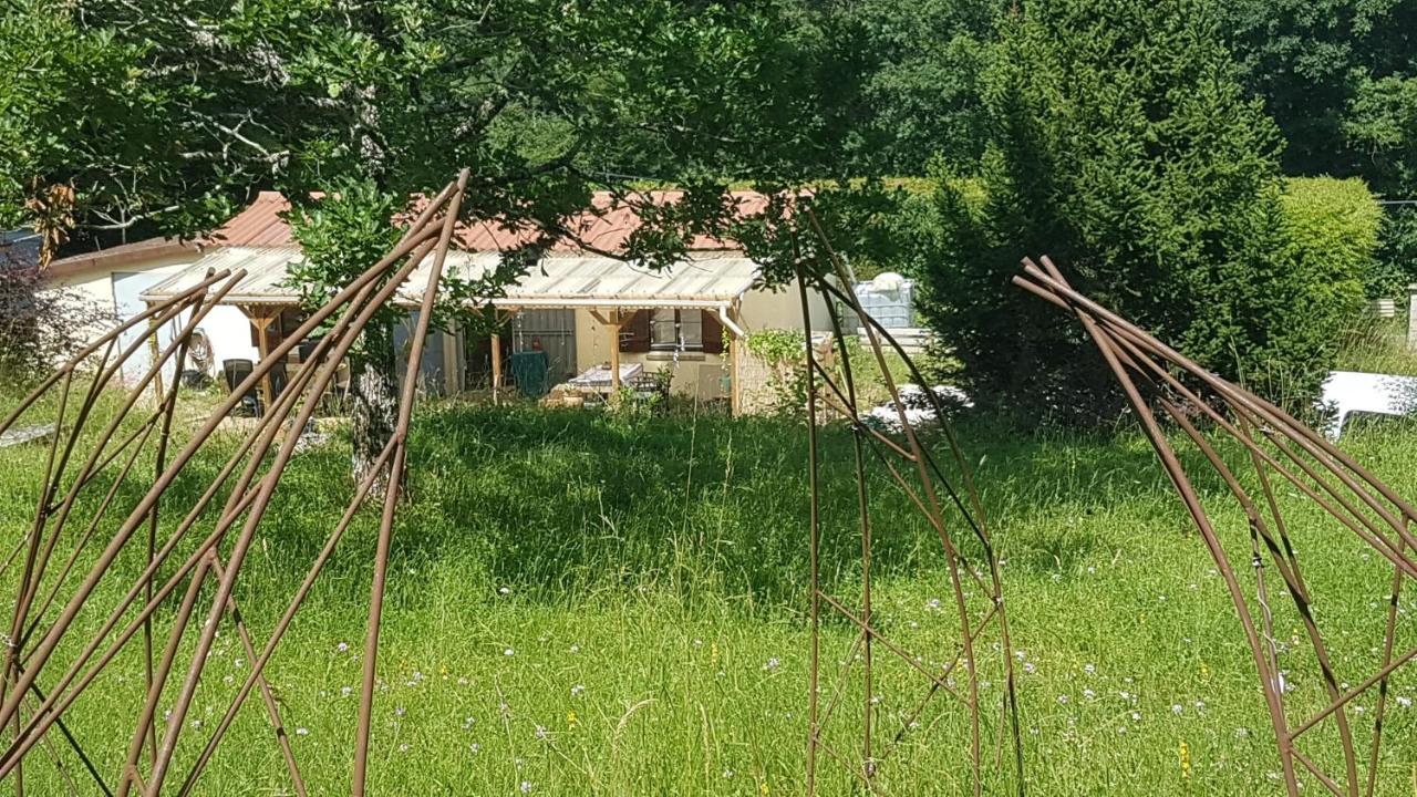 Lovely 2-Bed Shepherds Hut In A Forest Sougeres-en-Puisaye Exteriér fotografie